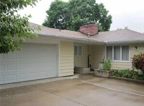 2123 Eileen Rd in Toledo, OH - Foto de edificio - Building Photo