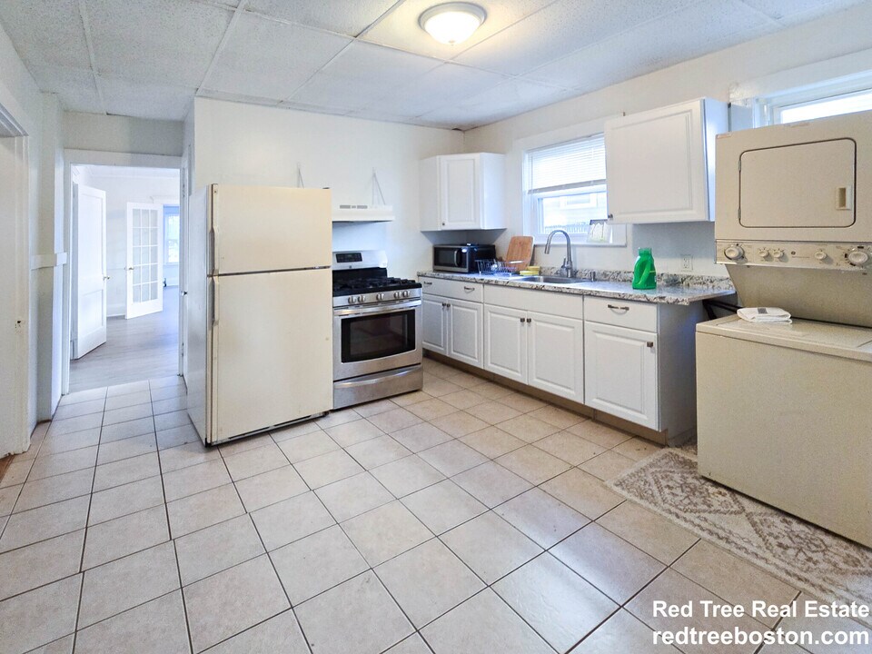 63 Pinckney St in Somerville, MA - Building Photo