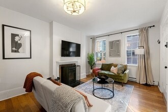 102 Revere St, Unit 1 in Boston, MA - Foto de edificio - Building Photo