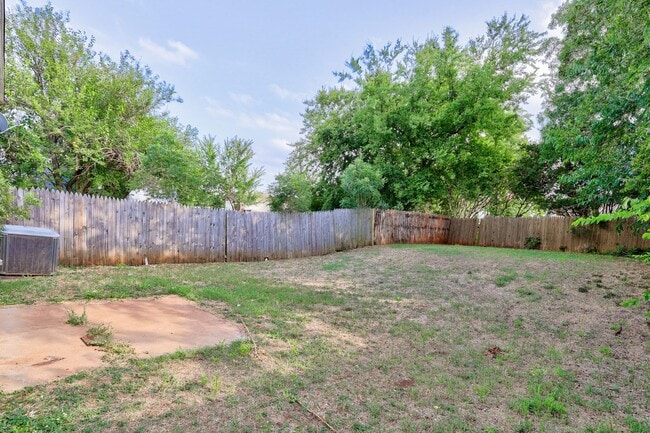 7505 Knight Lake Dr in Oklahoma City, OK - Building Photo - Building Photo