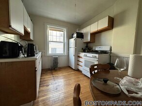 14 Centre St in Cambridge, MA - Foto de edificio - Building Photo