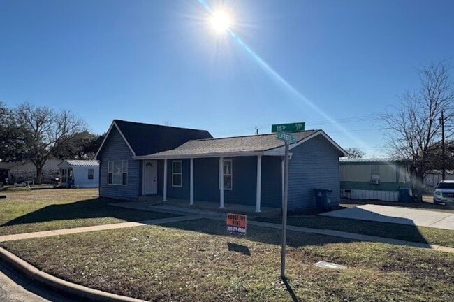 1205 15th St in Hempstead, TX - Building Photo - Building Photo