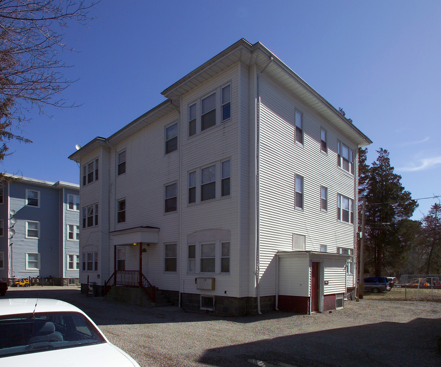 9 Creedway in Taunton, MA - Foto de edificio