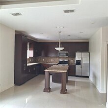 14 Pineridge Ln in McAllen, TX - Building Photo - Building Photo