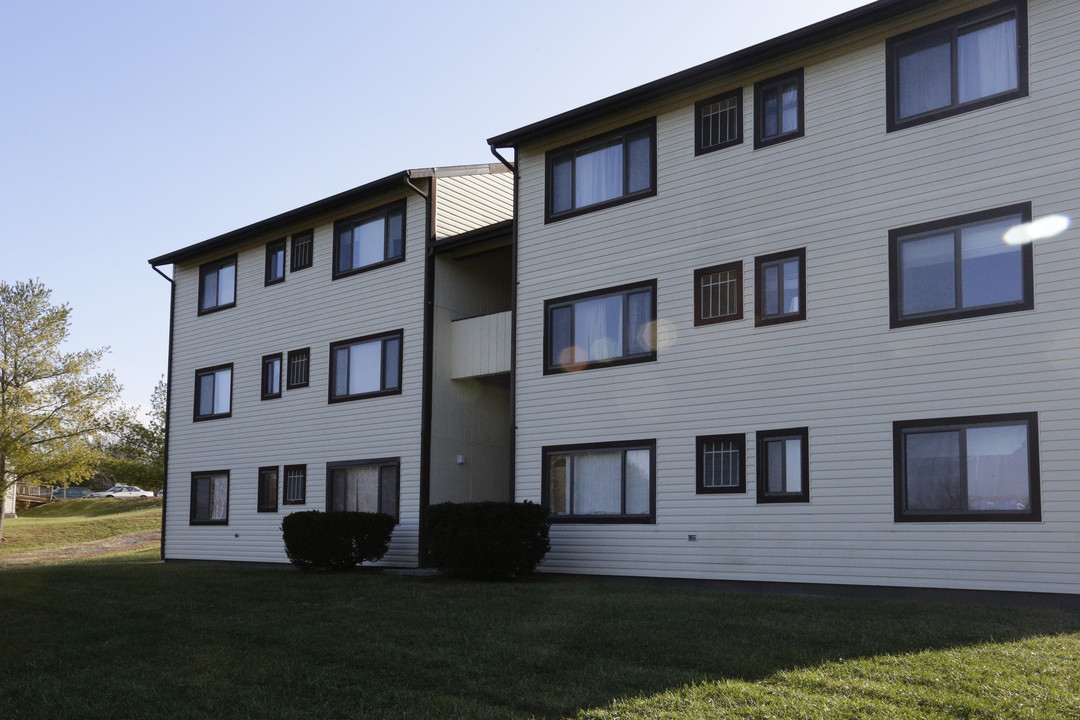 Cedar Creek Apartments in Middletown, VA - Building Photo