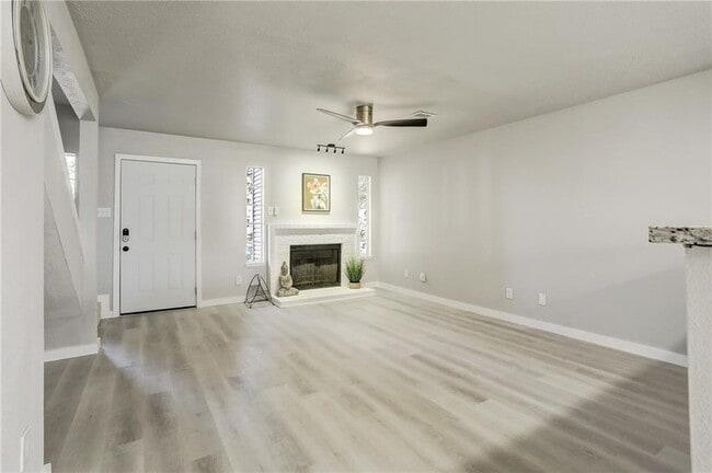 1810 River Crossing Cir in Austin, TX - Foto de edificio - Building Photo