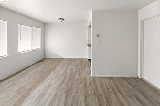 2811 Nicol Ave in Oakland, CA - Building Photo - Building Photo