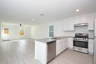 7626 Chancery Gate in San Antonio, TX - Building Photo - Building Photo