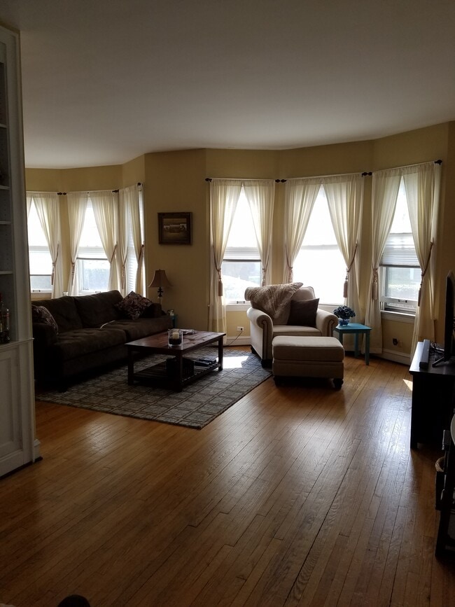 320 Home Ave, Unit Apt. 1 in Oak Park, IL - Foto de edificio - Building Photo