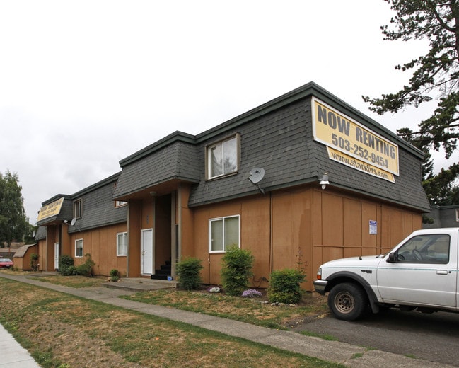 Crofton Apartments in Portland, OR - Building Photo - Building Photo