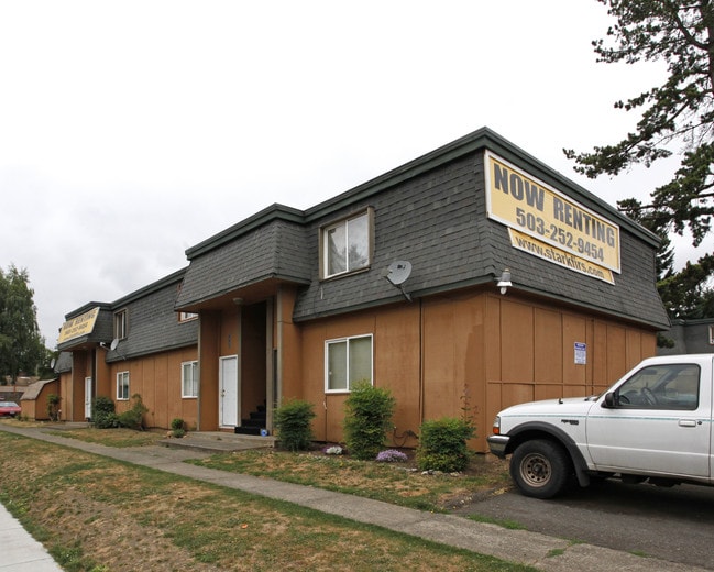 Crofton Apartments in Portland, OR - Foto de edificio - Building Photo