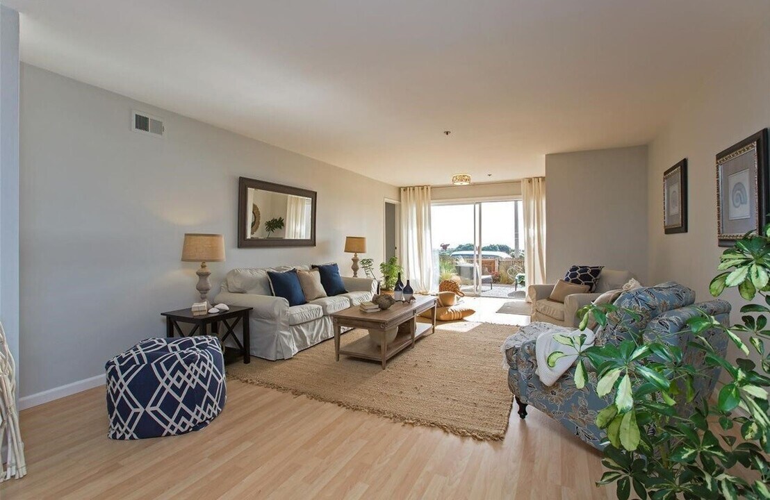 1001 Shore Line Dr in Alameda, CA - Building Photo