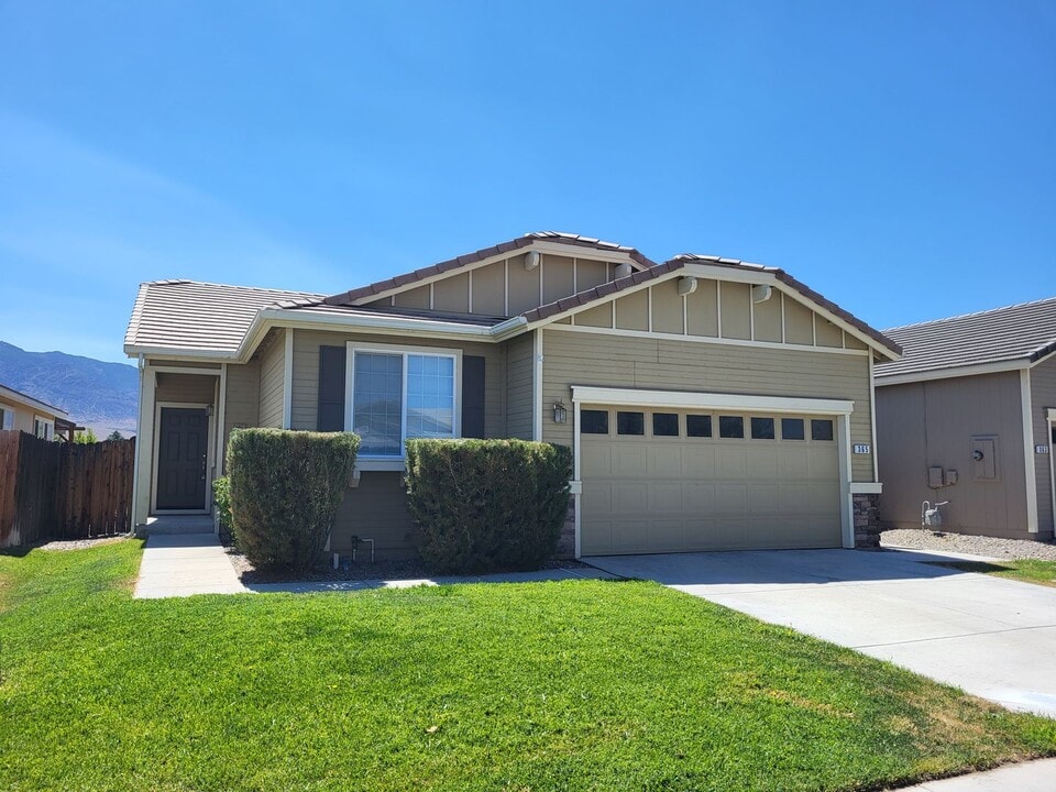 365 Royal Troon Dr in Dayton, NV - Building Photo