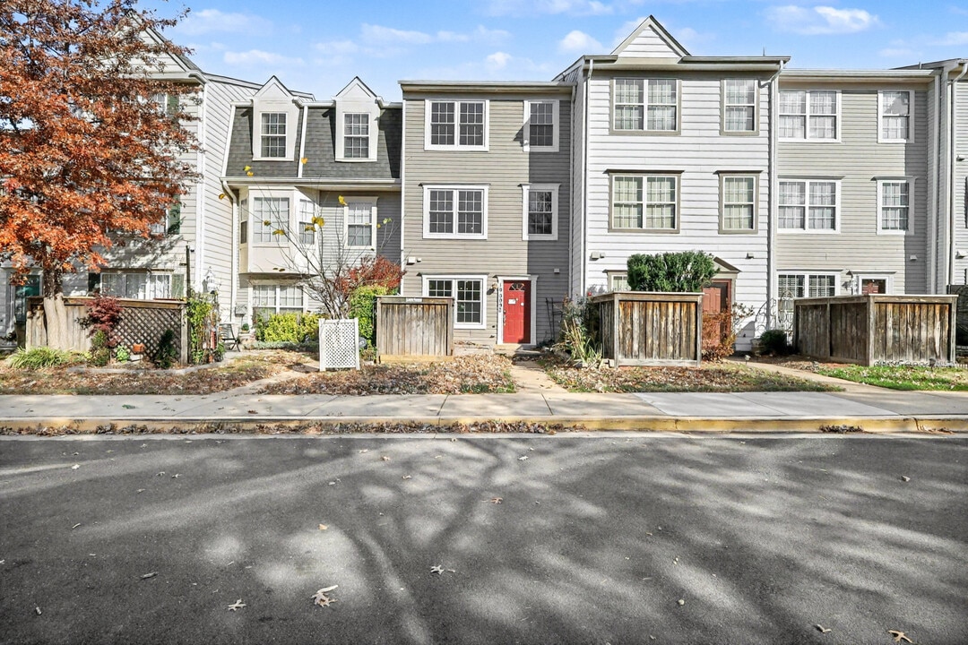 19009 Crosstie Ter in Germantown, MD - Building Photo