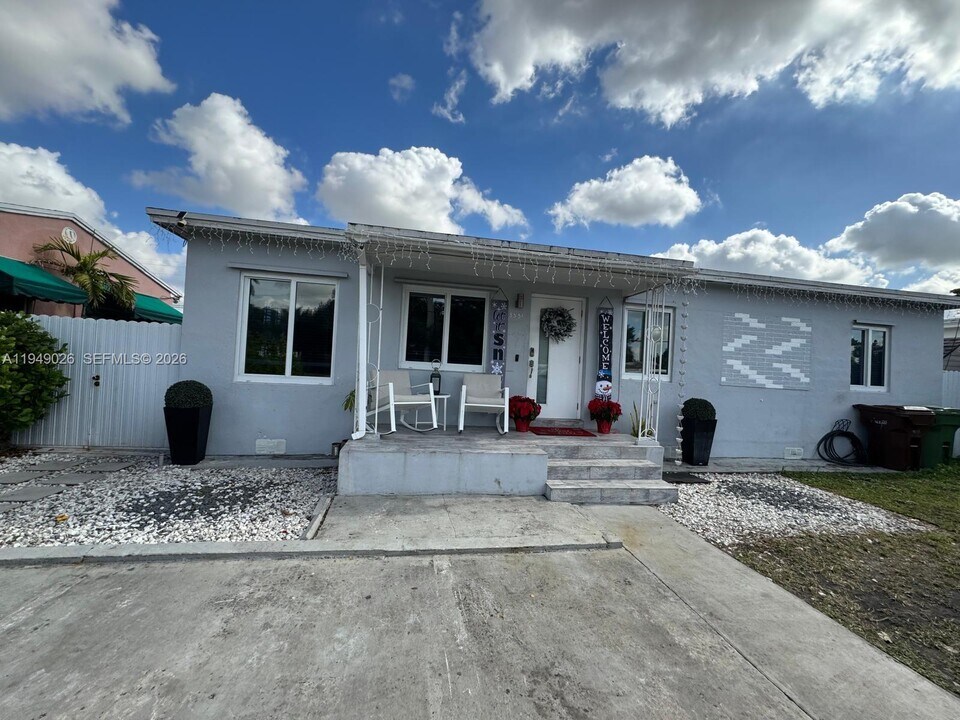 3551 Palm Ave in Hialeah, FL - Building Photo