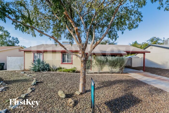 13248 N 38th Pl in Phoenix, AZ - Foto de edificio