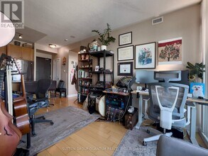 18 Yorkville Ave in Toronto, ON - Building Photo - Building Photo