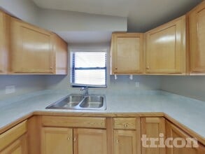 11249 Emuness Rd in Jacksonville, FL - Foto de edificio - Building Photo