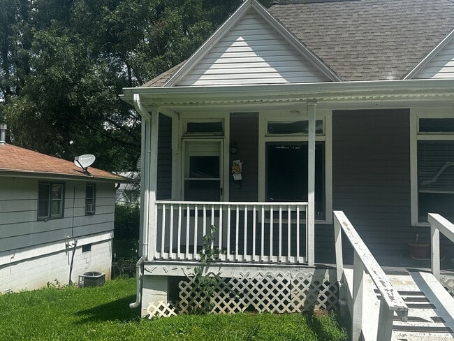 2917 Locust St