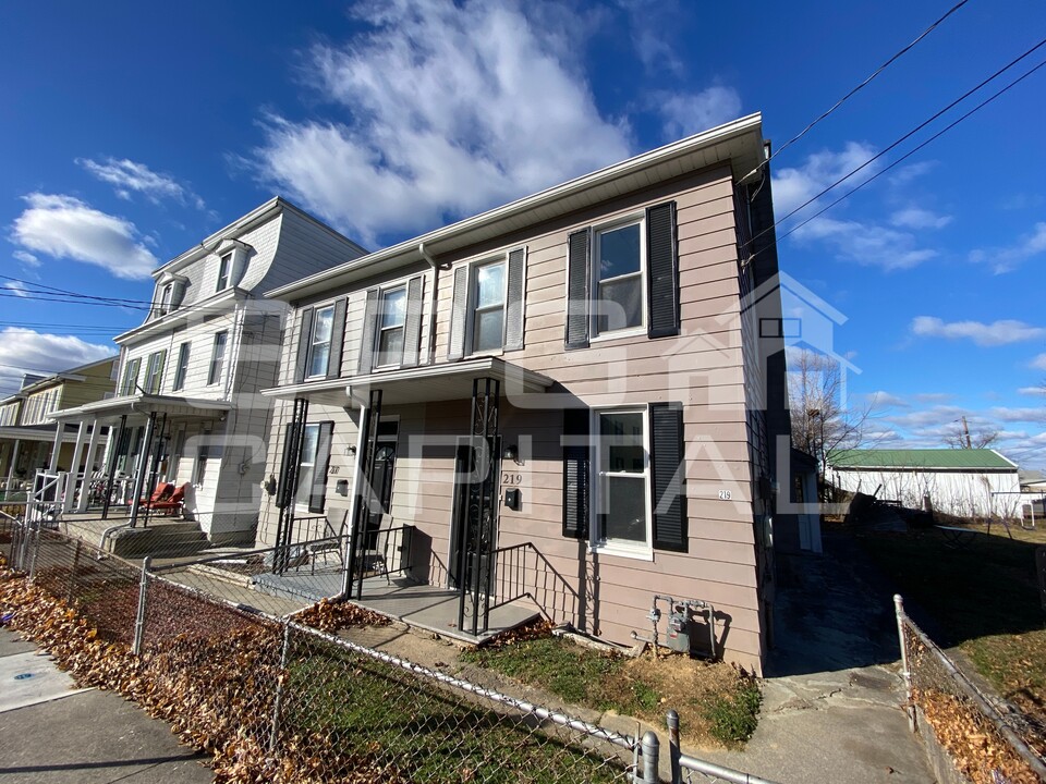 219 Lincoln St in Steelton, PA - Building Photo