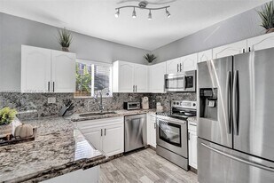 8518 SW 214th Ln in Cutler Bay, FL - Building Photo