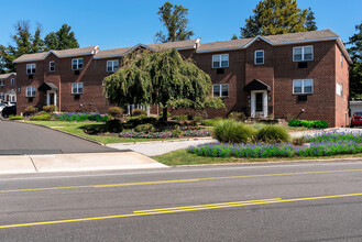 Hampton Gardens in Philadelphia, PA - Building Photo - Building Photo