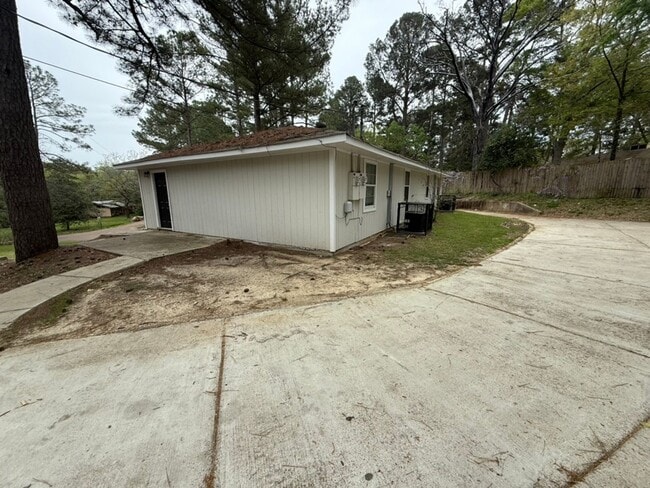 219 Lawrence Rd in Jackson, MS - Building Photo - Building Photo