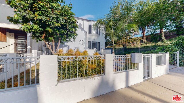 422 N Reno St in Los Angeles, CA - Building Photo - Building Photo