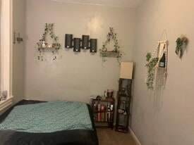 1726 Moore St, Unit Private bathroom in room in Philadelphia, PA - Building Photo
