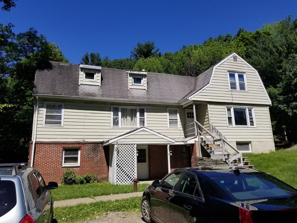 10 Norton Dr in Binghamton, NY - Building Photo