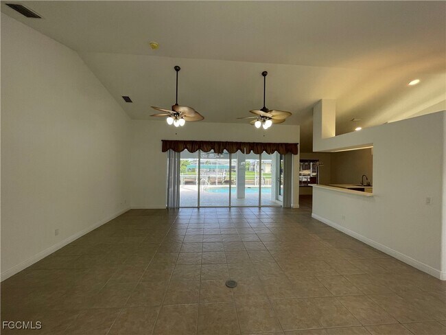 609 SW 43rd Ln in Cape Coral, FL - Building Photo - Building Photo
