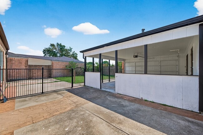 15914 Val Vista Dr