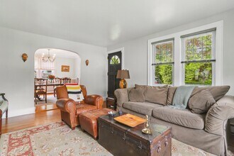 11 Hill St in New Canaan, CT - Building Photo - Building Photo