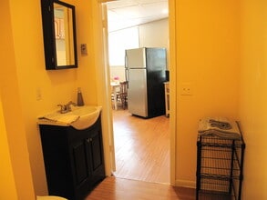 103 Dryden Rd, Unit 2 in Ithaca, NY - Foto de edificio - Building Photo