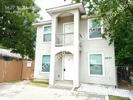 1627 N Navidad St in San Antonio, TX - Building Photo