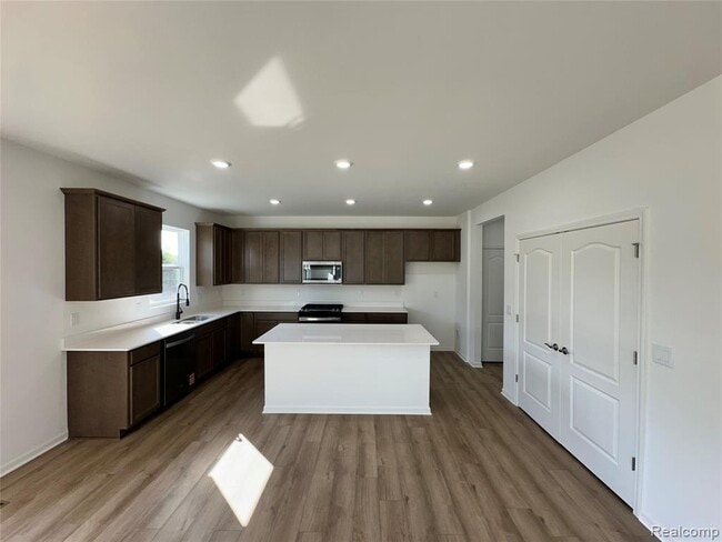 4881 Marquette Dr in Milford, MI - Building Photo - Building Photo