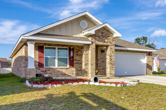 4632 Honor Guard Wy in Crestview, FL - Building Photo - Building Photo