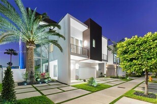 10561 NW 67th Terrace, Unit 4548 20th Avenue NE - 304 in Doral, FL - Building Photo