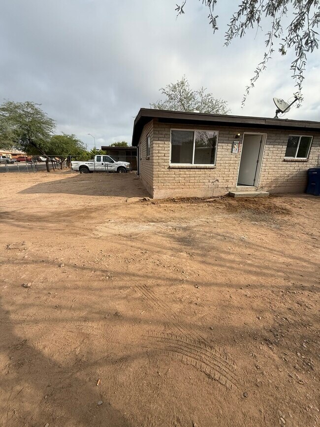6963 S Missiondale Rd in Tucson, AZ - Building Photo - Building Photo