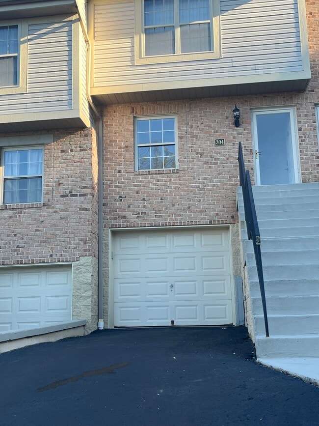 304 Berrington Ct