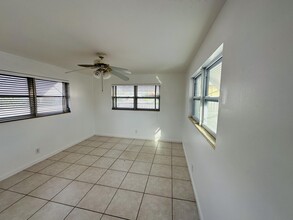 1330 N J St in Lake Worth Beach, FL - Building Photo - Building Photo