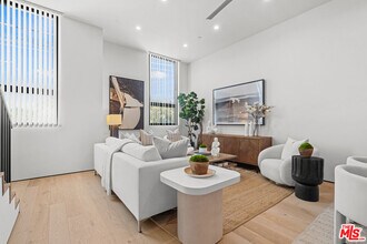 11706 Charnock Rd in Los Angeles, CA - Building Photo - Building Photo