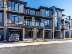 590 N Service Rd in Hamilton, ON - Building Photo