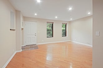 1620 N Claremont Ave in Chicago, IL - Building Photo - Building Photo