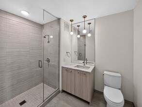 167 N Desplaines St, Unit 1215 in Chicago, IL - Building Photo - Building Photo