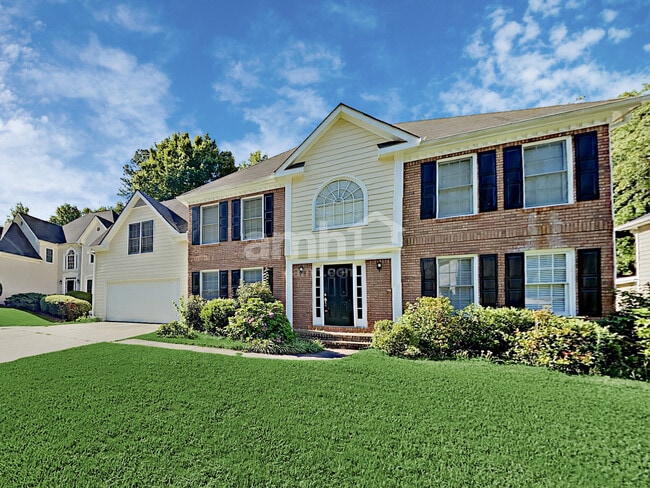 property at 590 Oxford Crest Ct NW