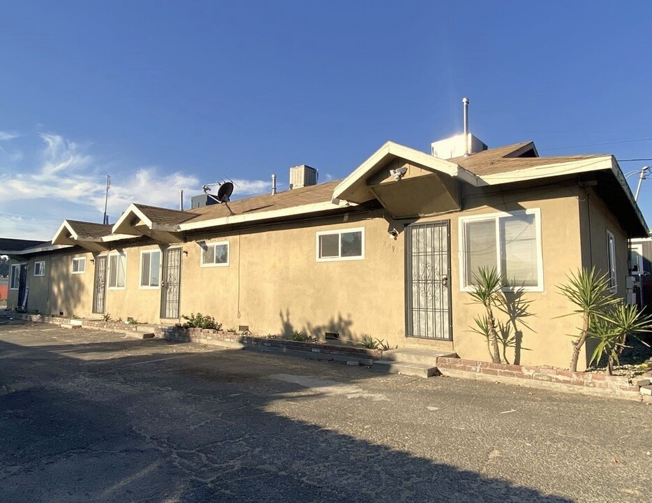 2294 Olive Ave, Unit 4 in Atwater, CA - Foto de edificio