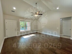 10 Lathrop Ln in Bella Vista, AR - Building Photo - Building Photo