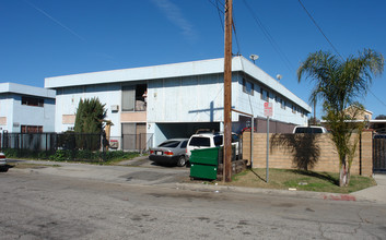 11827-11833 Valerio St in North Hollywood, CA - Building Photo - Building Photo