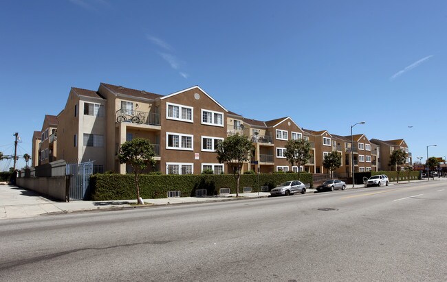 Westpark Apartments in Inglewood, CA - Building Photo - Building Photo